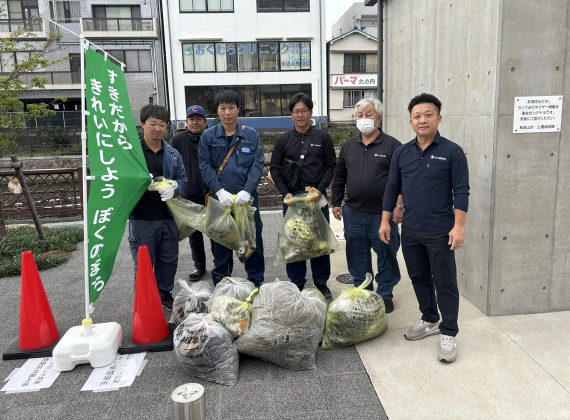 一万人大清掃に参加する木下建設社員