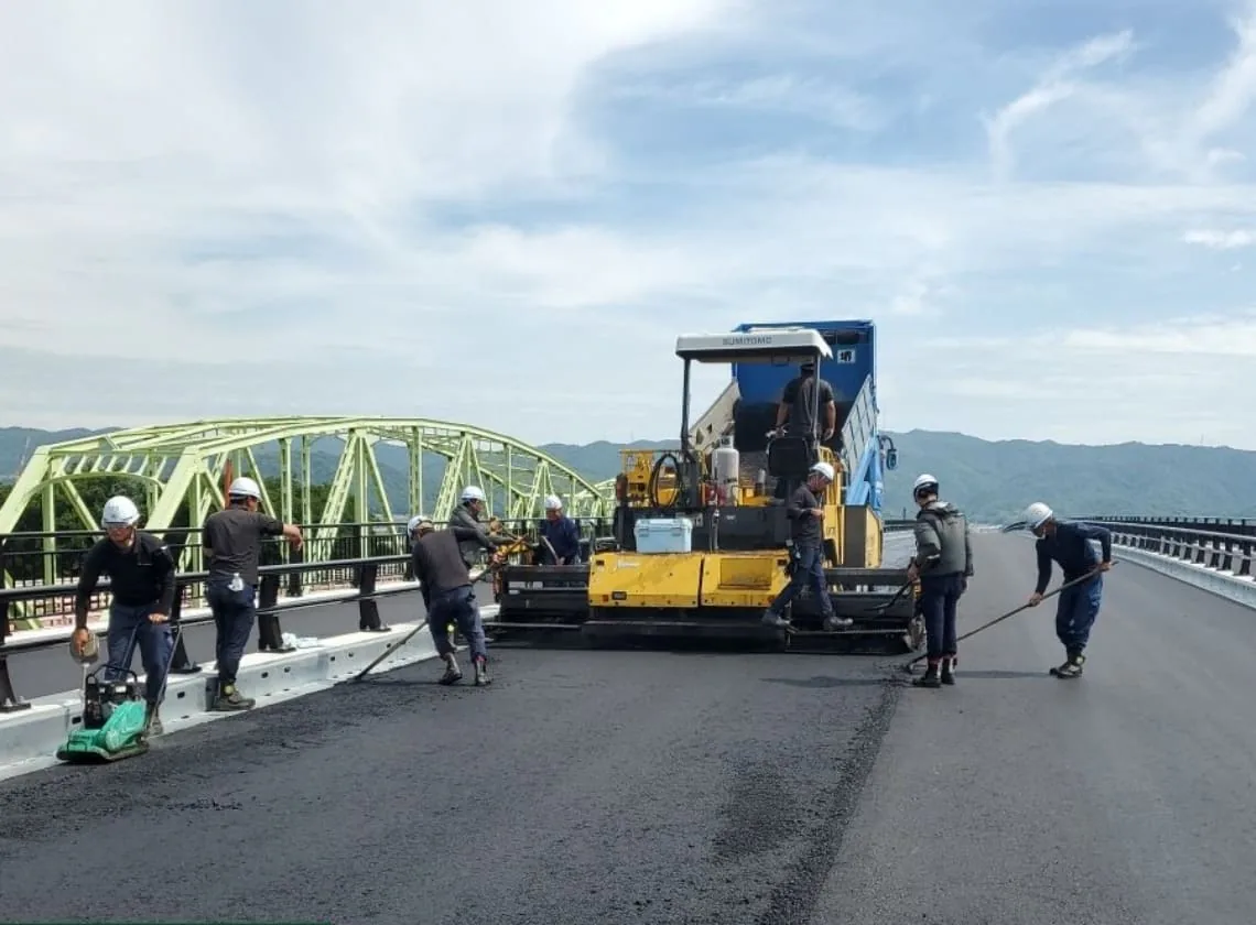 道路のアスファルト舗装工事